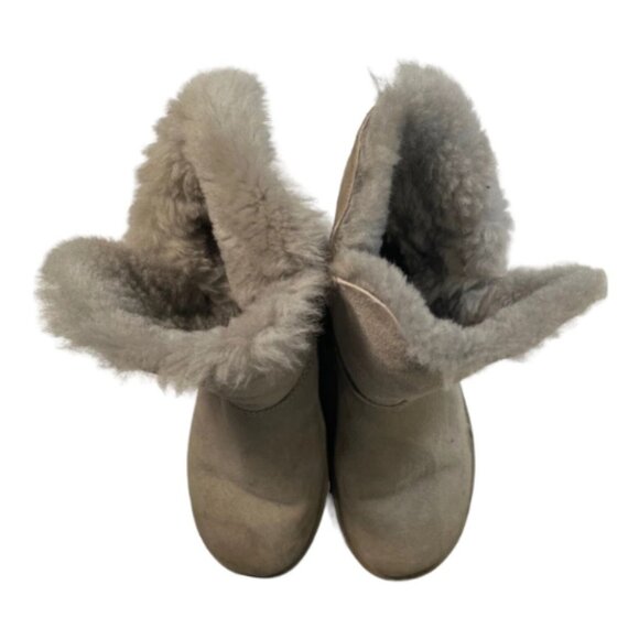 UGG Women’s Size 7 Charmed Button Gray Sheepskin Suede Winter Boots 101650 - Picture 3 of 7